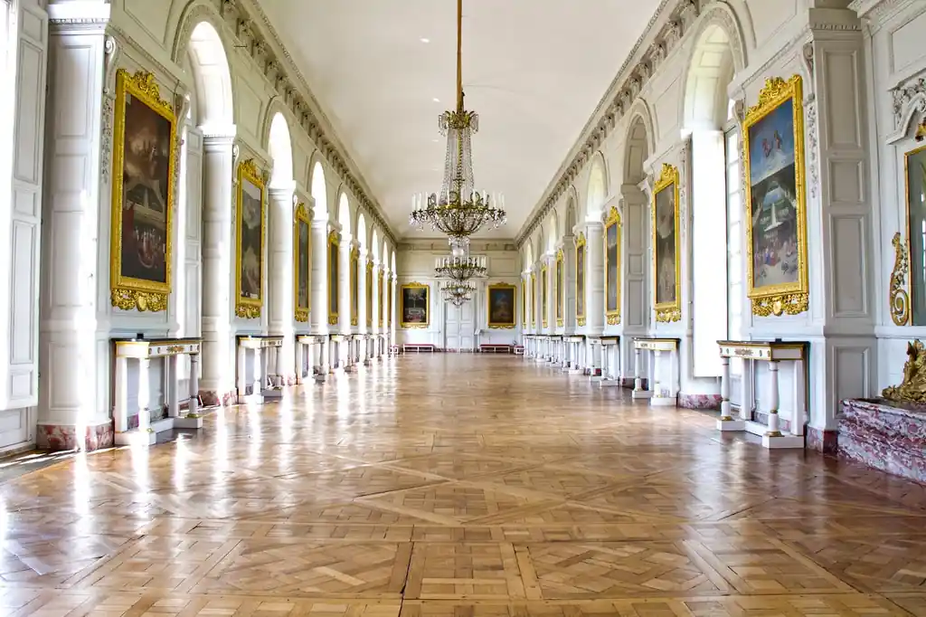 Luxury Escape Hallway